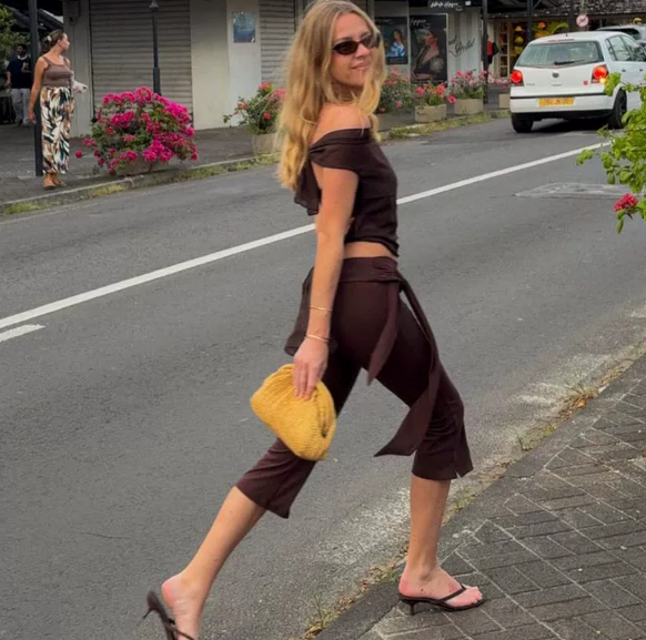 The Sculpting Capri Pants