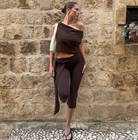 The Sculpting Capri Pants
