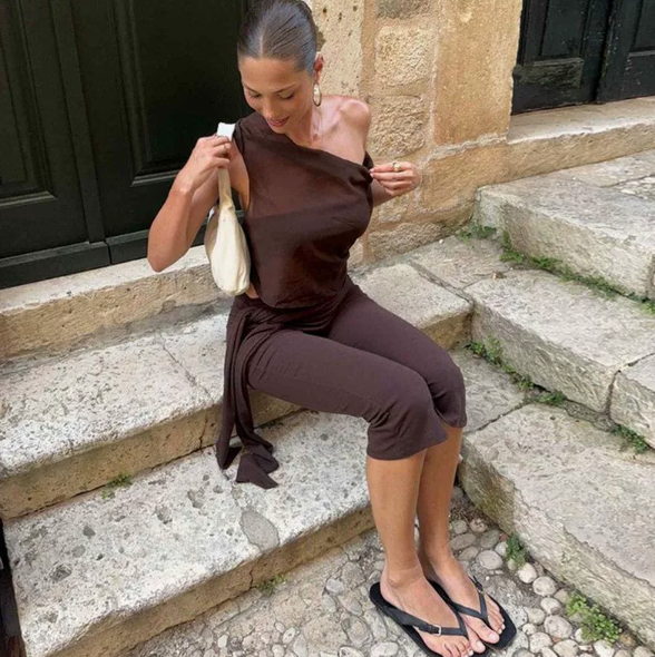 The Sculpting Capri Pants