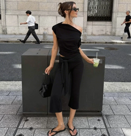 The Sculpting Capri Pants